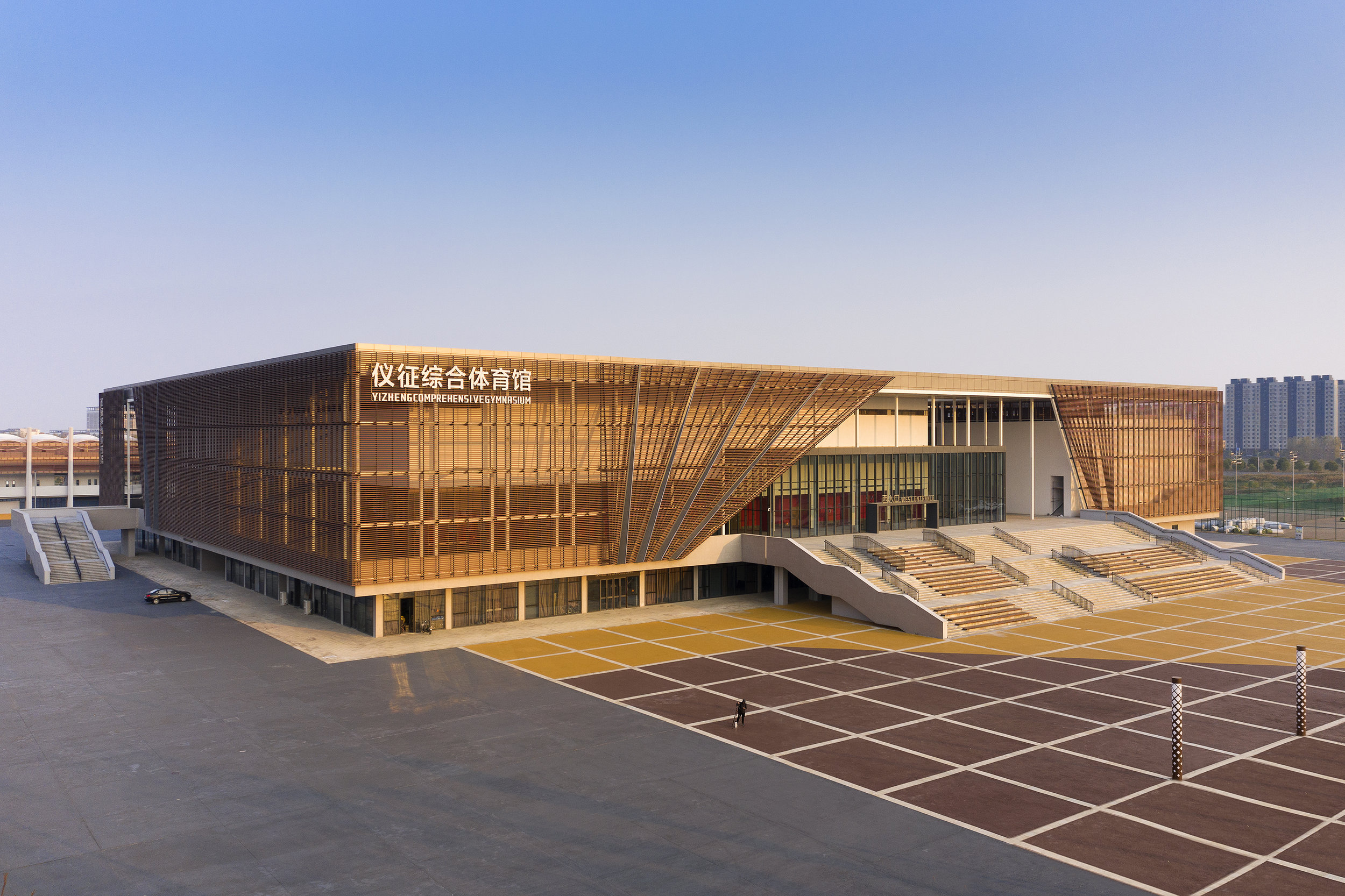 照片008 主体建筑主入口.jpg