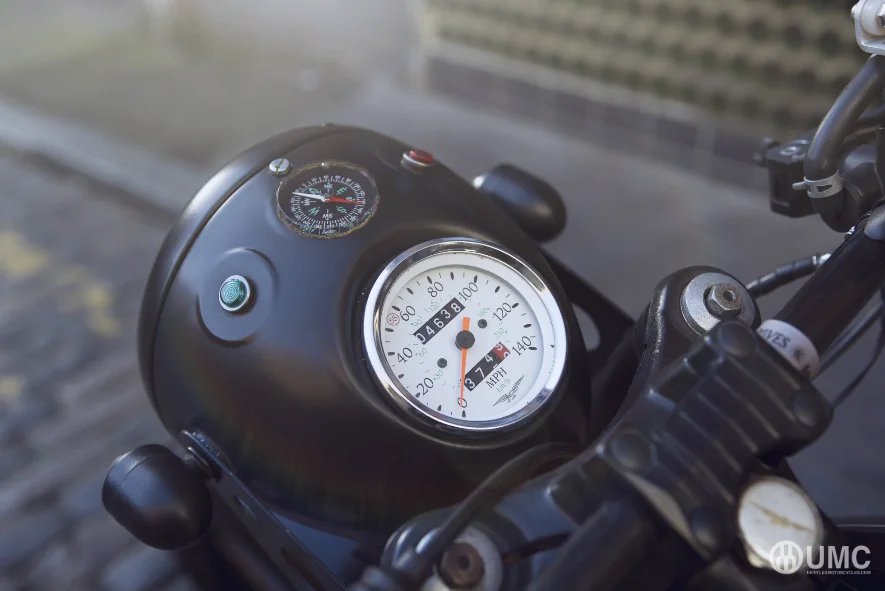 UMC045_MotoGuzzi_lucky13_006.jpg