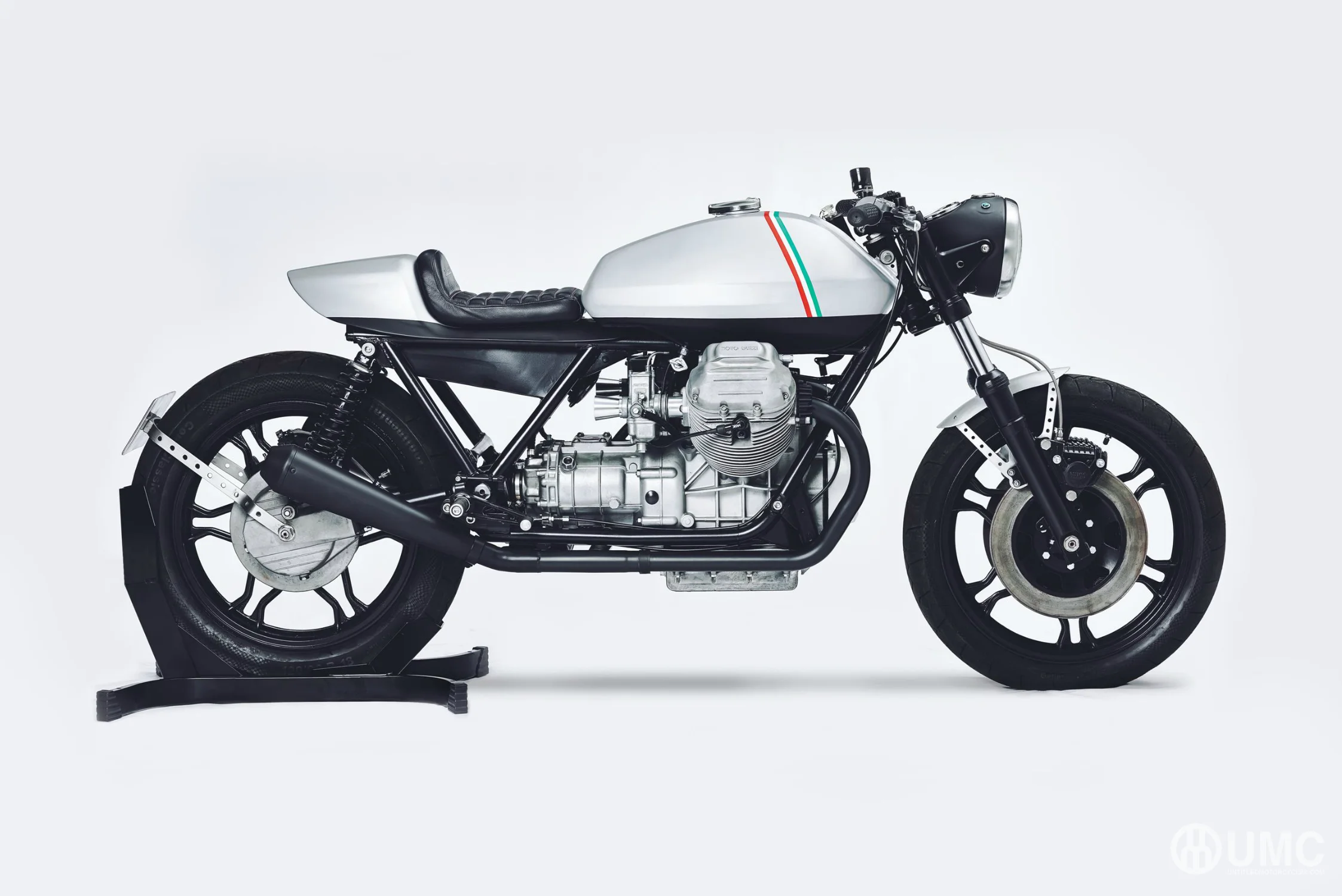 UMC037_VIVO_Motoguzzi_005.jpg