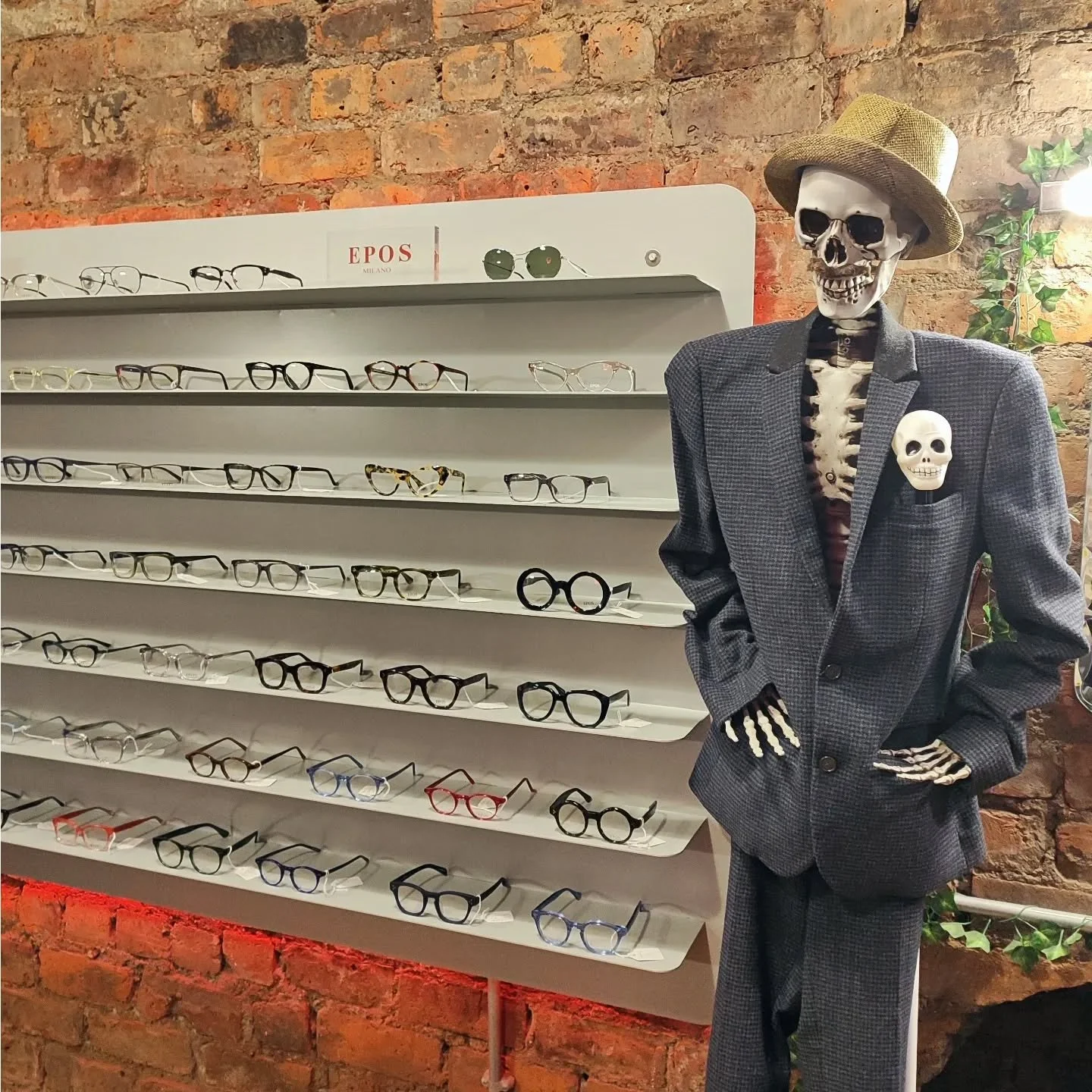 Have you booked your appointment yet?
Weekend appointments still available this week!
Book yours by email info@qmeyeopticians.co.uk or phone  0141 946 6892.