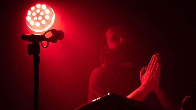 Who&rsquo;s pumped for Friday ? Here&rsquo;s 
@le_muff having a moment with the dark lord, probably asking for a pumped crowd. ( photo by @anthonin_robineau &amp; @collectif_lereseau )