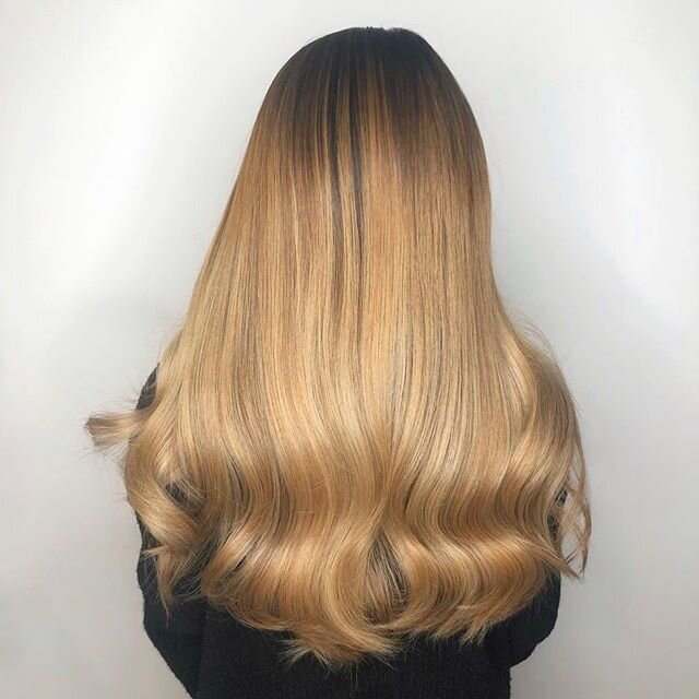 ◽️ H I G H  B A L A Y A G E ▫️Such a beautifully blended, natural look by @mphairartist @voxhairdressing
.
.
.
.
.
.
.
#voxhairdressing #ladieshair #balayage #balayagehair #kevinmurphycolorme #kevinmurphy