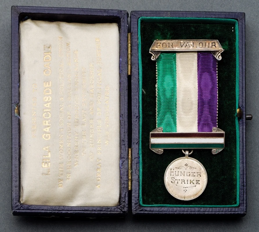 Medal awarded to Leila Garcias de Cadiz. Bonhams.com. 