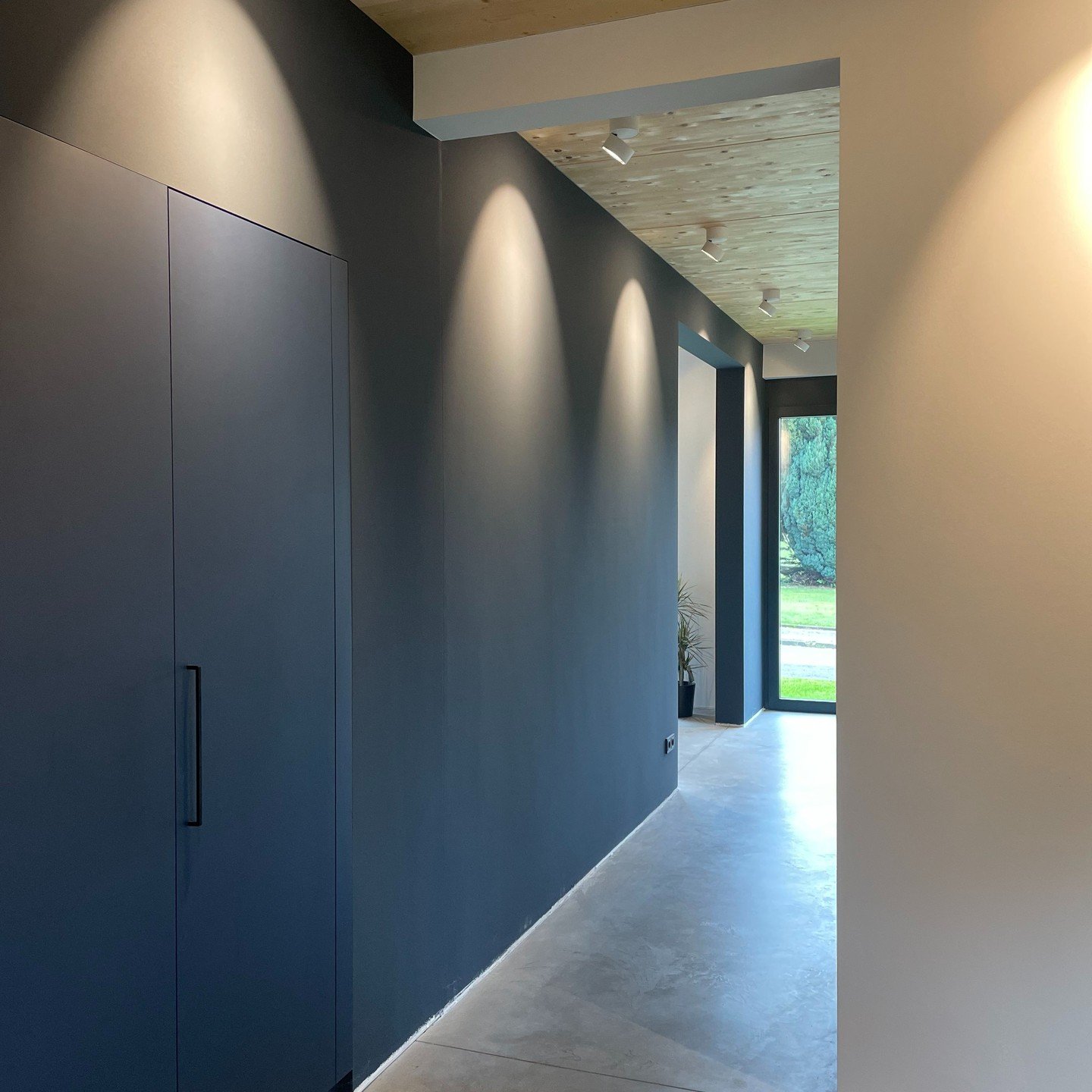 SNEAK PEAK aus unseren neuen R&auml;umlichkeiten!

Wir sind in den letzten Wochen eingezogen und super gl&uuml;cklich &uuml;ber das Resultat! 🔥

Auch elektrotechnisch sind wir nat&uuml;rlich auf dem neuesten Stand und k&ouml;nnen &uuml;ber den GIRA 