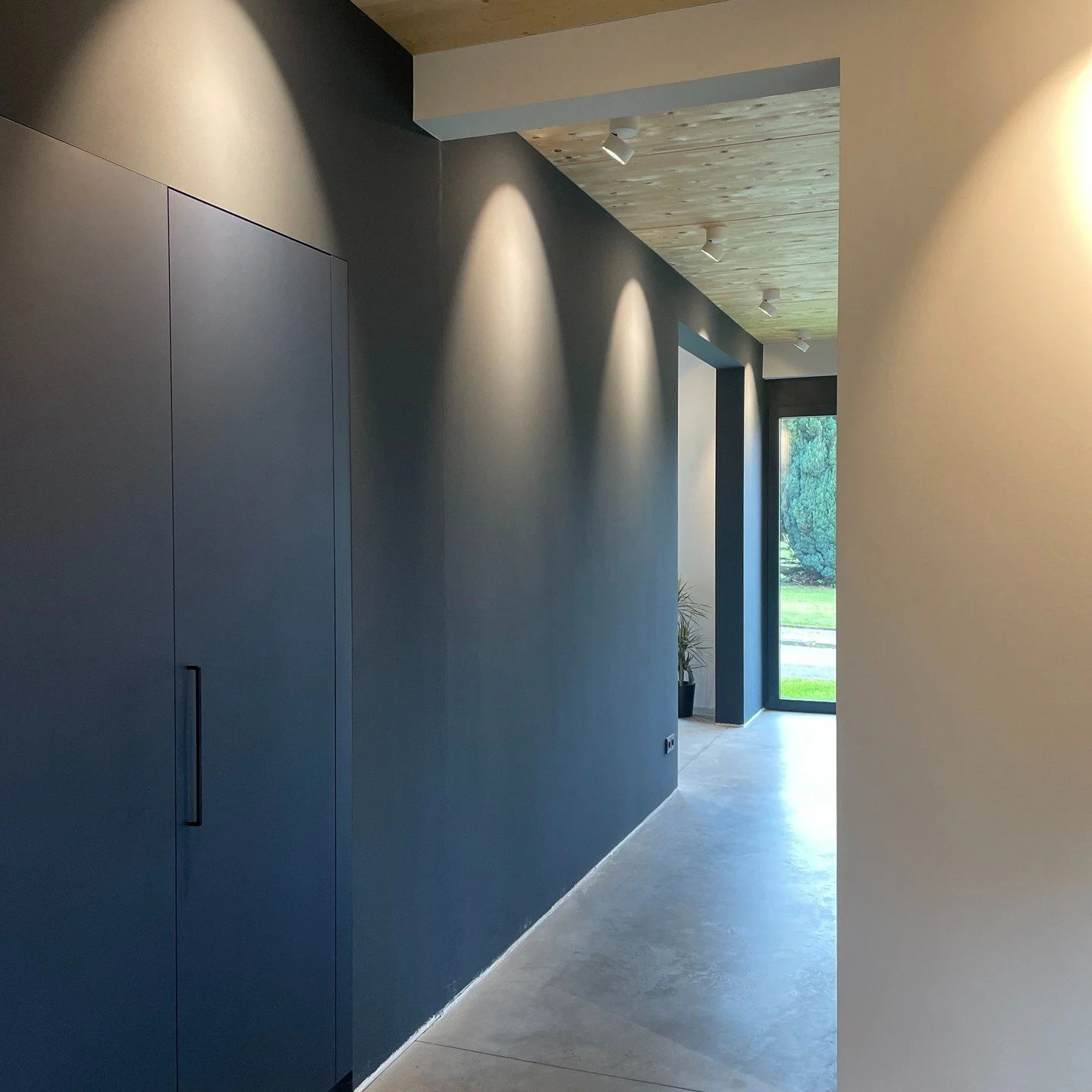 SNEAK PEAK aus unseren neuen Räumlichkeiten!
Wir sind in den letzten Wochen eingezogen und super glücklich über das Resultat! 🔥
Auch elektrotechnisch sind wir natürlich auf dem neuesten Stand und können über den GIRA