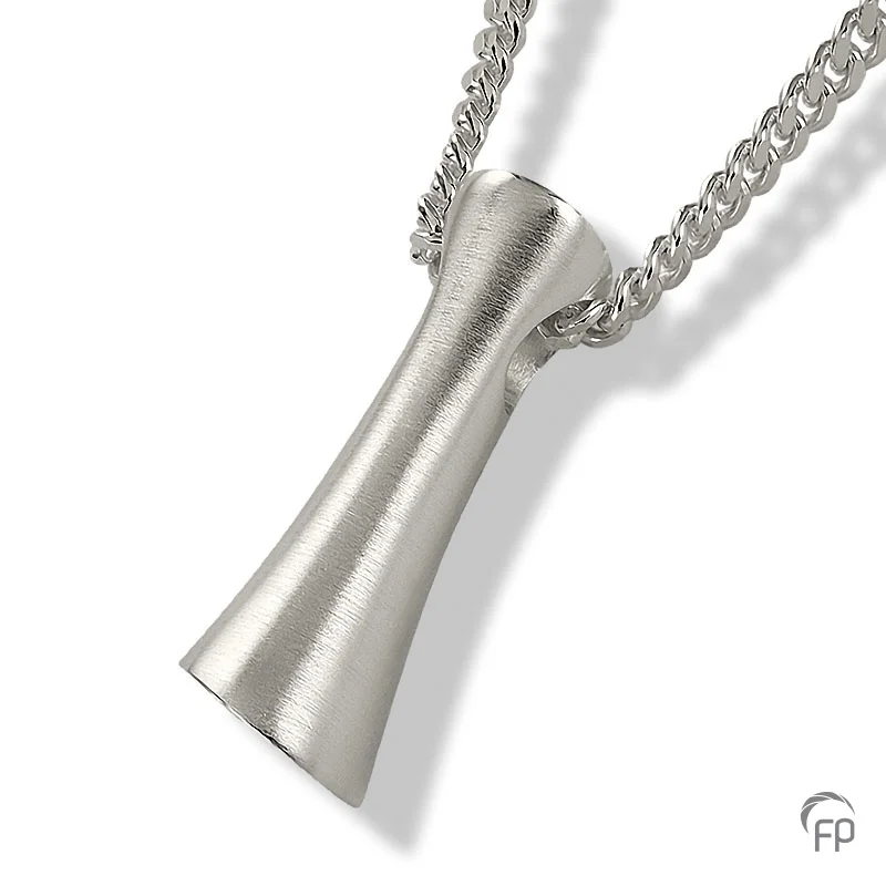 Staaf assieraad AH 031 hanger met gematteerde afwerking en askamer voor een symbolische hoeveelheid as. Exclusief collier. De levertijd van een hanger in goud of witgoud bedraagt 4 tot 6 weken. Prijzen vanaf € 125,-