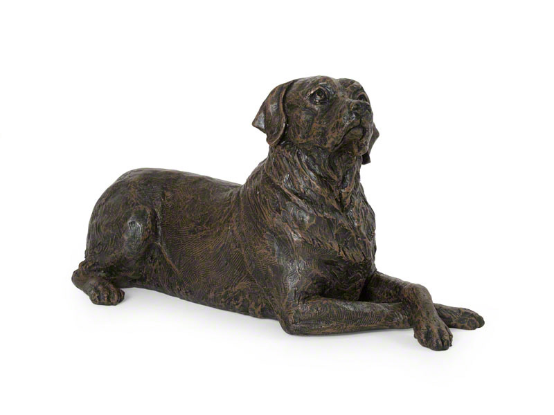 CASDO-LAB-BRZ Deze mooie Labrador urn geeft u een hele mooie herinnering aan uw geliefde huisdier. Dit exclusieve door Petributes vervaardigde beeld word in hars gegoten en met de hand afgemaakt met een antiek bronzen finish. De urn bevat een memory capsule waarin u een aandenken kunt bewaren zoals een naamplaatje of foto. CASDO-LAB-BRZ € 151,00 / 2450 CC