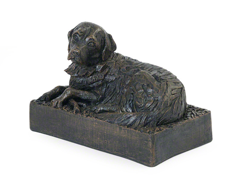 CASDO-RET-02 Deze mooie Golden Retriever urn geeft u een hele mooie herinnering aan uw geliefde huisdier. Dit exclusieve door Petributes vervaardigde beeld word in hars gegoten en met de hand afgemaakt met een antiek bronzen finish. De urn bevat een memory capsule waarin u een aandenken kunt bewaren zoals een naamplaatje of foto. CASDO-RET-02 € 151,00 / 1300 CC