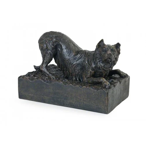 CASDO-BORC-02 Deze mooie Border Collie urn (compact size) geeft u een mooie herinnering aan uw geliefde huisdier. Dit exclusieve door Petributes vervaardigde beeld word in hars gegoten en met de hand afgemaakt met een antiek bronzen finish. De urn bevat een memory capsule waarin u een aandenken kunt bewaren zoals een naamplaatje of foto. CASDO-BORC-02€ 151,00/1300 CC