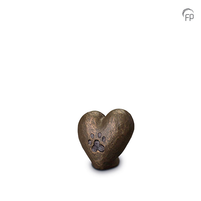 UGK 205 Keramische dieren art urn met bronzen afwerking. Elke Geert Kunen urn is uniek en wordt op bestelling gemaakt. Daarom zit er op deze producten een levertijd van 3 à 4 weken. UGK 205 € 79,00 / 0.10 L / H 8 CM