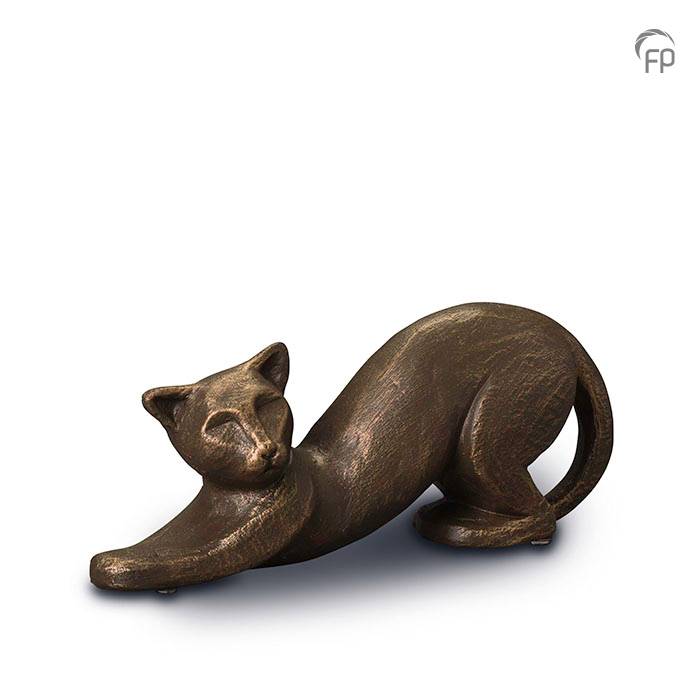 UGK 207 Keramische dieren art urn met bronzen afwerking. Elke Geert Kunen urn is uniek en wordt op bestelling gemaakt. Daarom zit er op deze producten een levertijd van 3 à 4 weken. UGK 207 € 179,00 / 0.50 L / H 11 CM