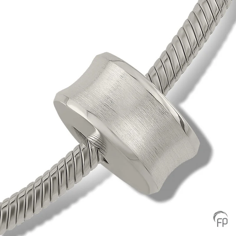 MB 002 MB 002 € 115,00 / symbolische hoeveelheid / H 1.4 CM