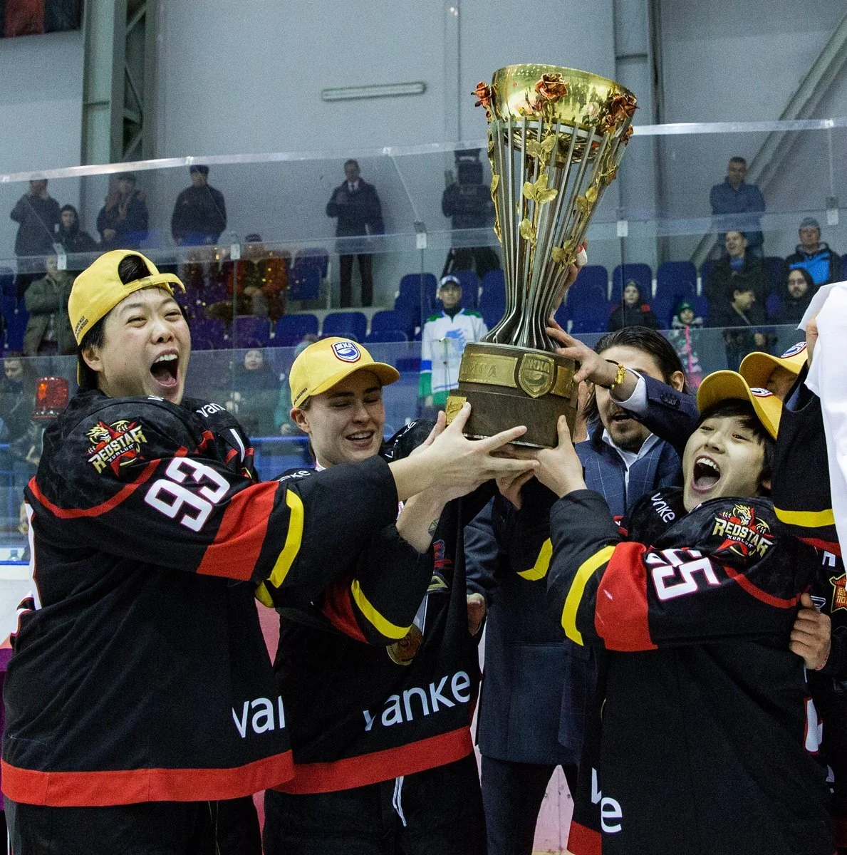 The Vanke Rays lift the franchise’s first cup. Photo credit: WHL.