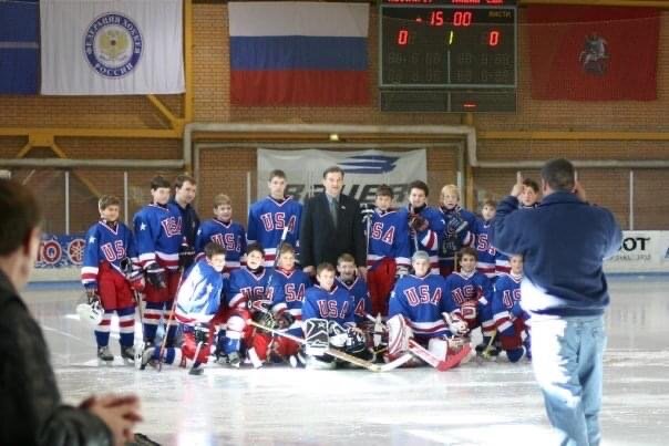 Tretiak poses with Neumann’s travel team, who sported replica 1980 “Miracle” jerseys in Russia.