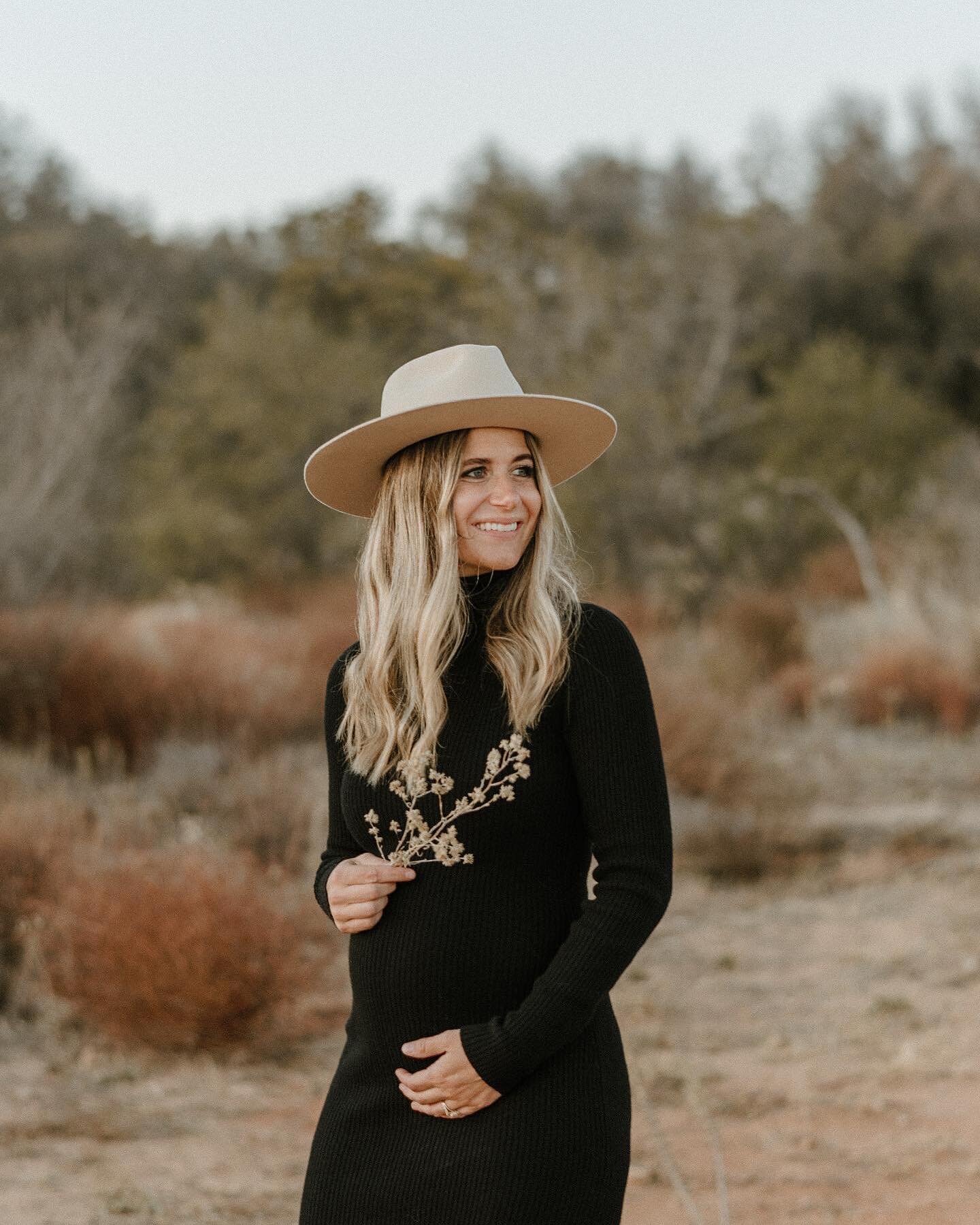 any day now, little love 🤍

we&rsquo;ll be on maternity leave soaking up every minute with our precious gal, looking forward to flowering for our amazing clients later this summer 

thank you @julianaaragonphoto for capturing our sweet milestone mom