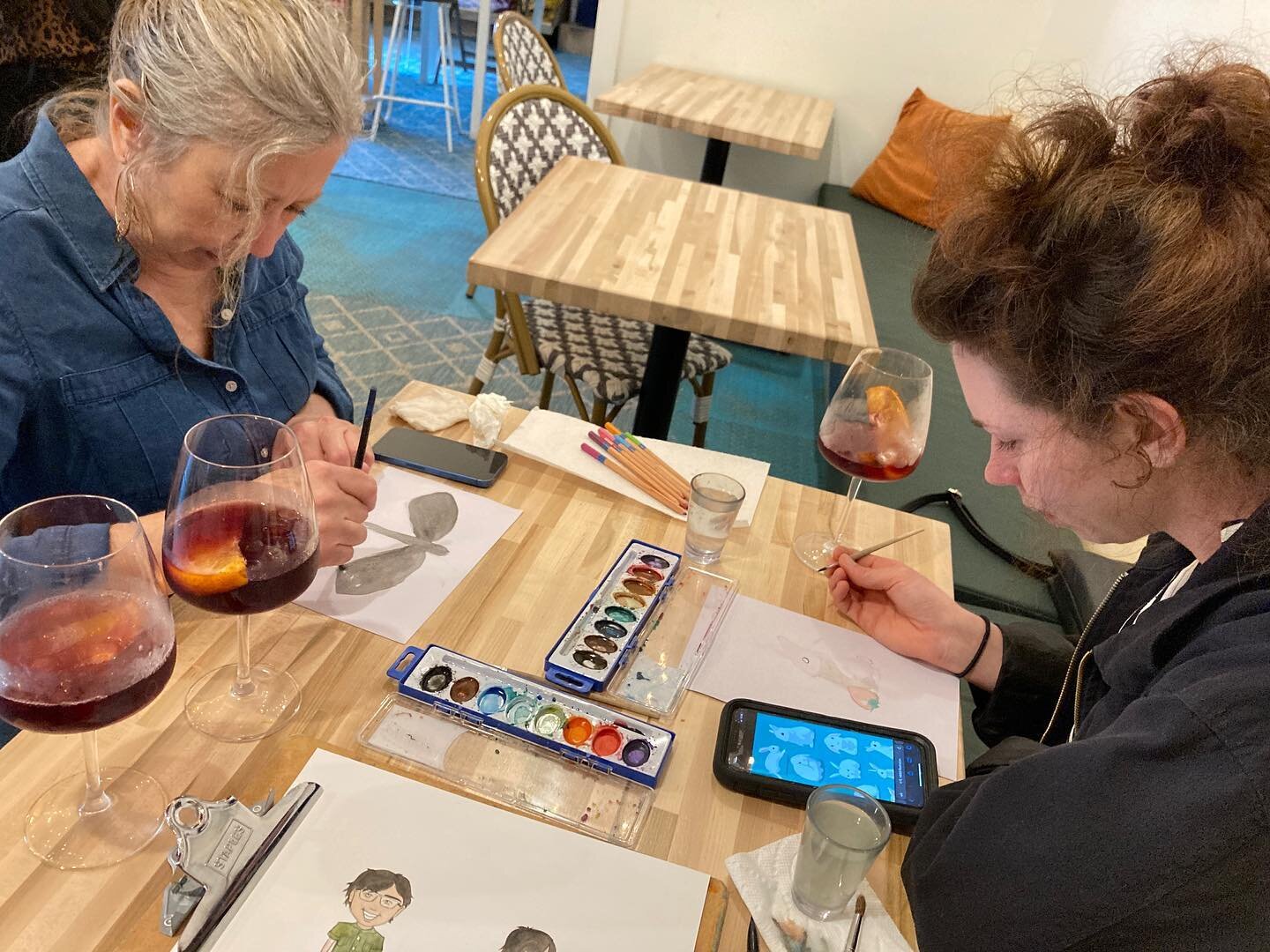 Watercolor night with the fam (@1stchoiceorganizers and @shayebebaby ) at @superbloom.sav 
Working on some concepts 😎

The awesome crab sticker on my water bottle in the 2nd photo, you ask? Courtesy of the talented @sanfordarts_ 

#wineandwatercolor