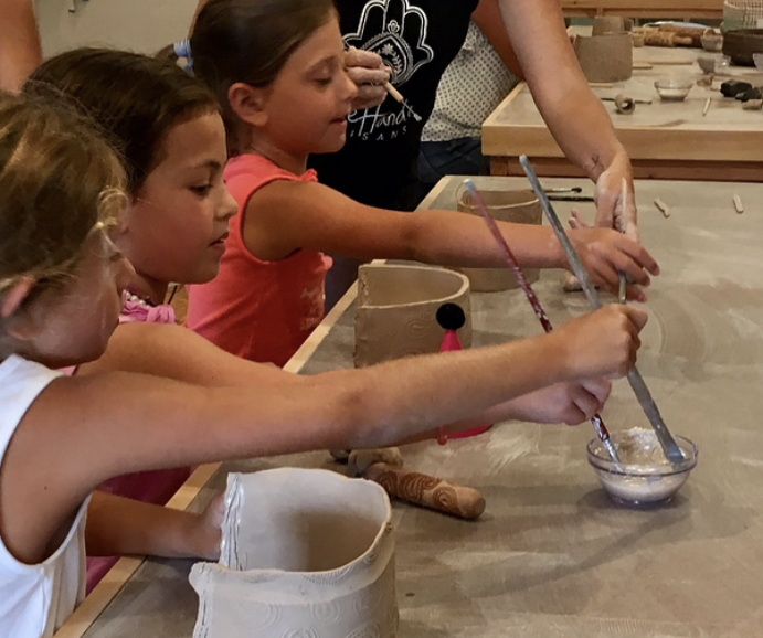 kidsmakingmugs.png