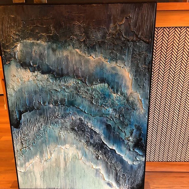 This  New 4ft by 3ft framed @maggiebrownart is going up in the studio🌊and is for sale .... but right now I like it leaning against our herringbone tile counter ... oceanic and sculptural , where would it look amazing in your home ??
It&rsquo;s a jaw