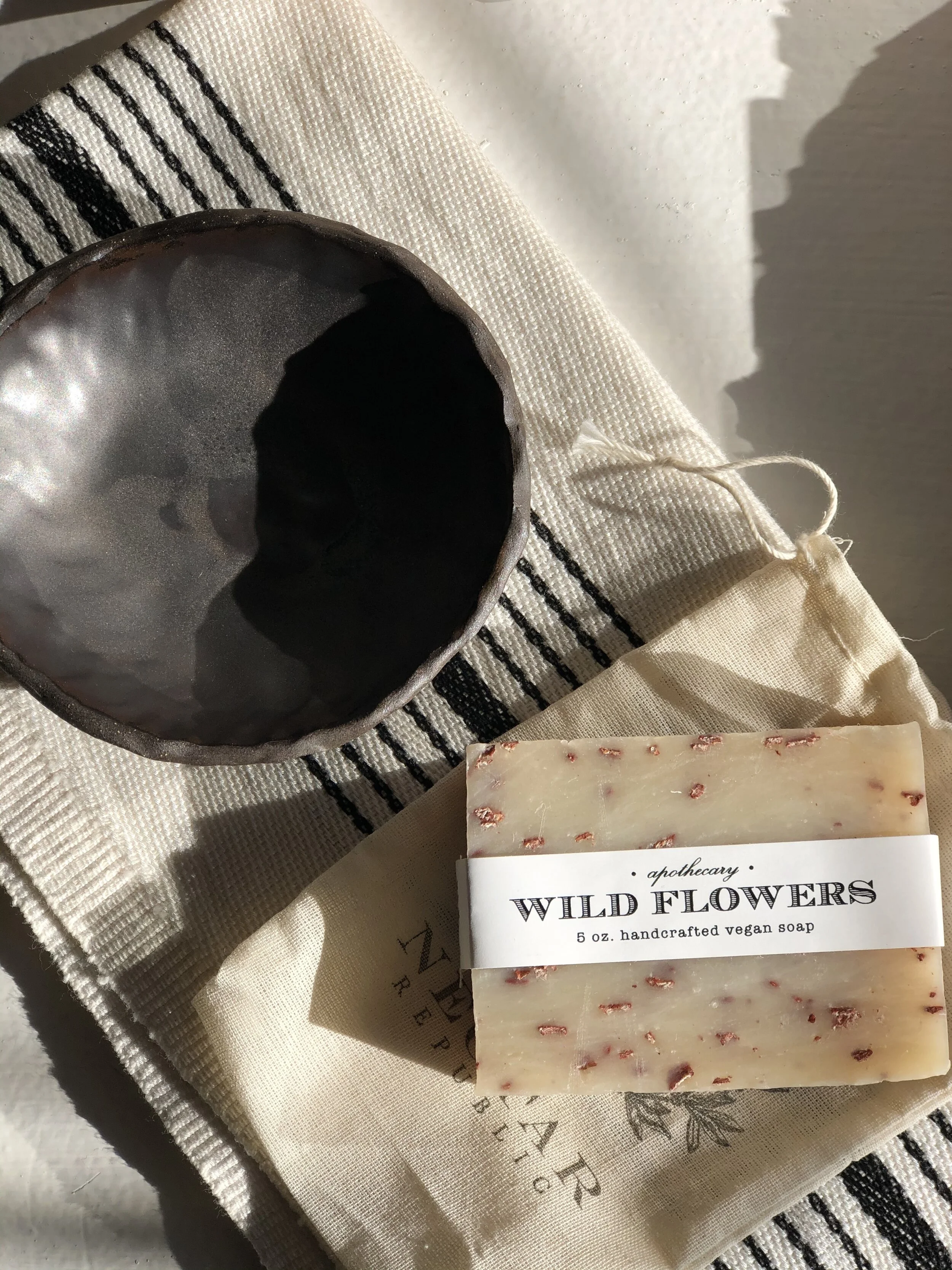 Metallic Rustic pinch dish - A237B899-BB67-4460-A3DA-0DD8FFABA29F.jpeg