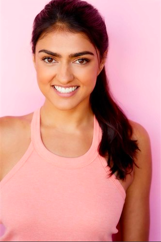 Victoria Headshot.png