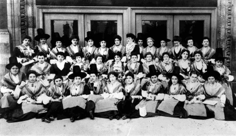 Royal Welsh Ladies choir 1897. People's collection Wales