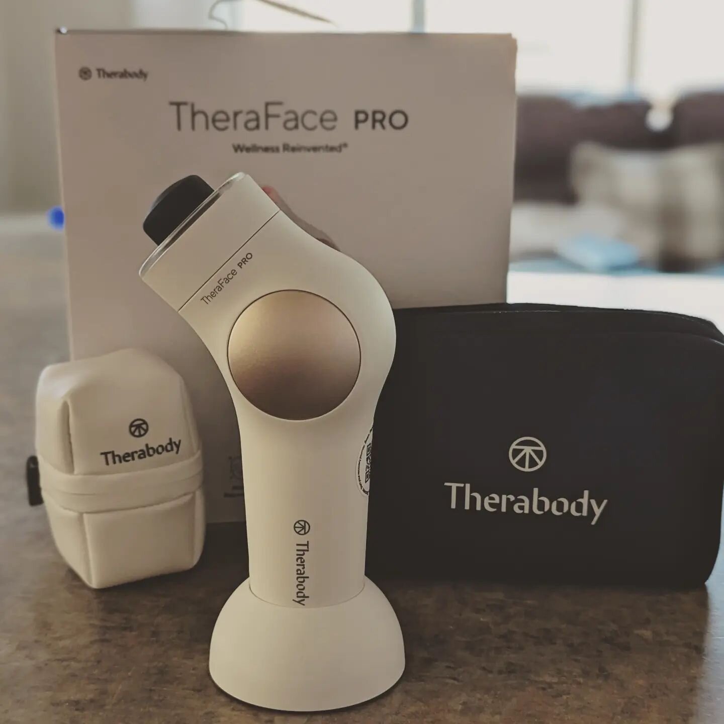 So excited for my newest self care tool! Facial massage, microcurrent, LED, and cleansing treatments 😍
This is going to be so amazing along side Lymphatic Drainage and facial cupping! 
What are your favorite self care tools?