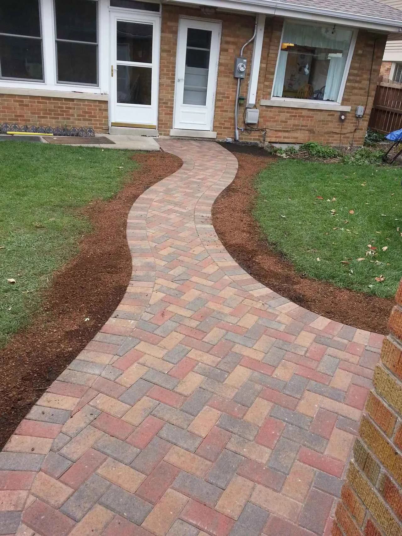 Pavers maintenance and lawn service in Oak Park, IL