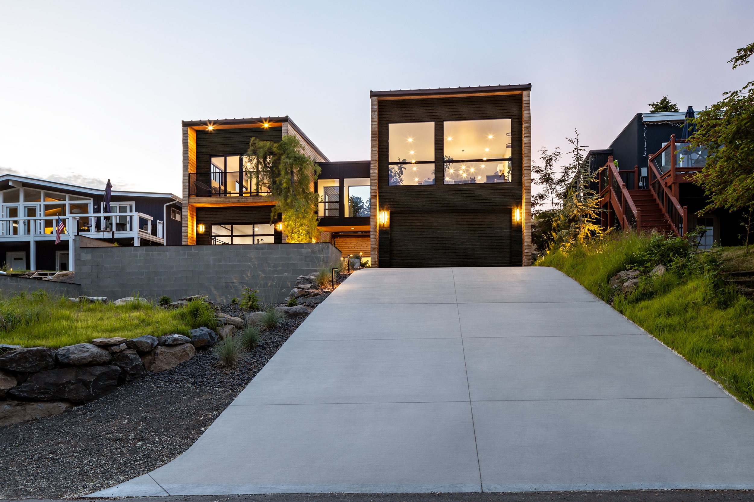 6.6.2025-RENZ-Hoist-Blend-Back-Exterior-Driveway-Twilight-Medium.jpg
