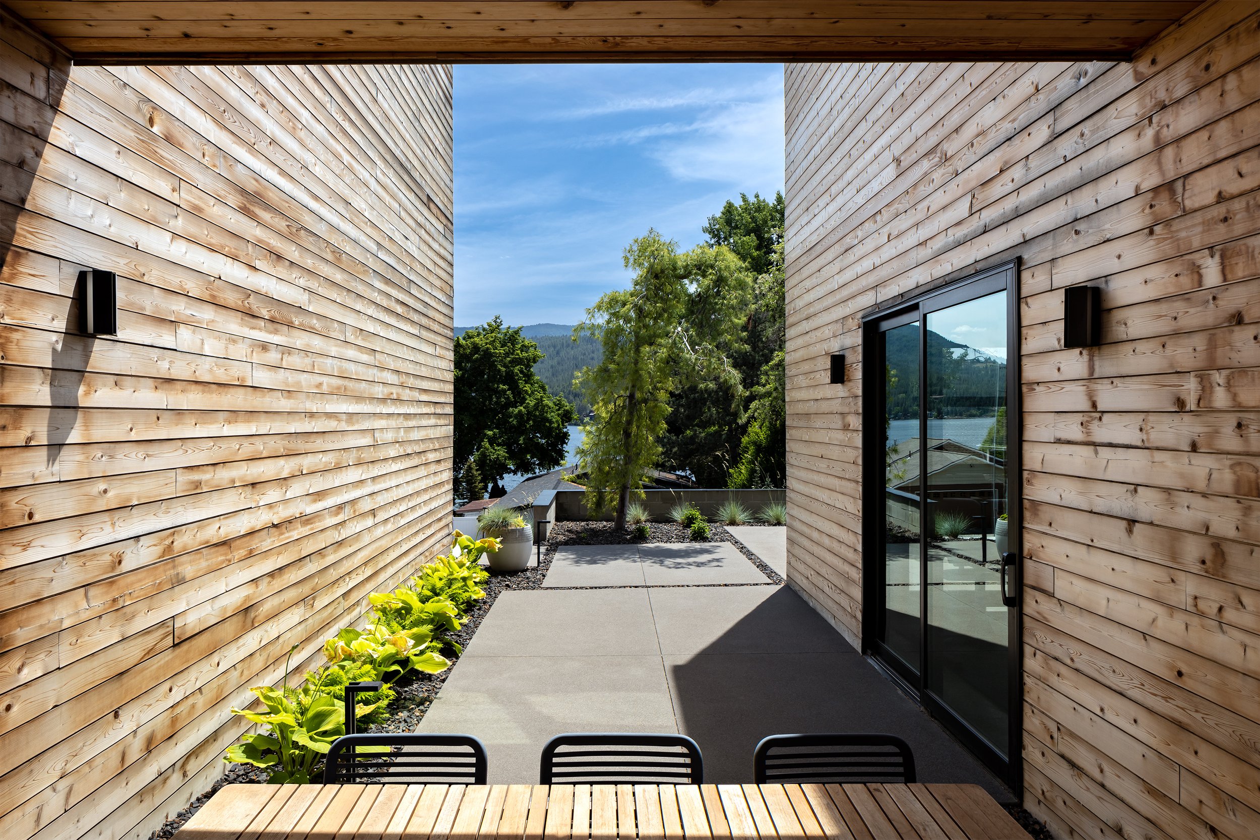 6.6.2025-RENZ-Hoist-Blend-Courtyard-to-Lake-One-Point-Medium.jpg