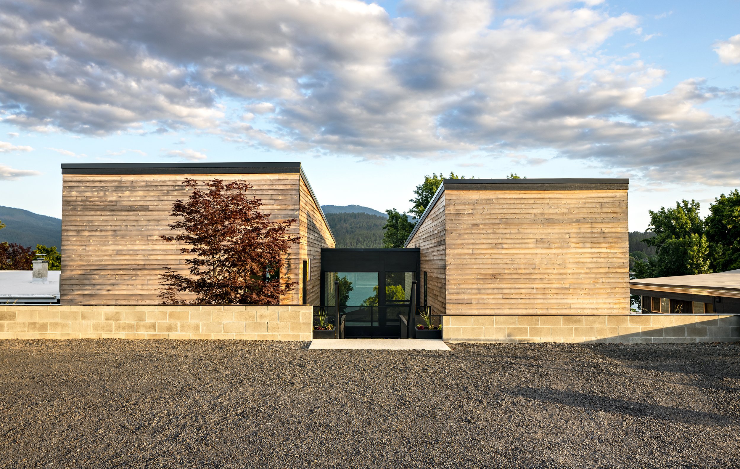 6.6.2025-RENZ-Hoist-Blend-Entrance-One-Point-Golden-Hour-Medium.jpg