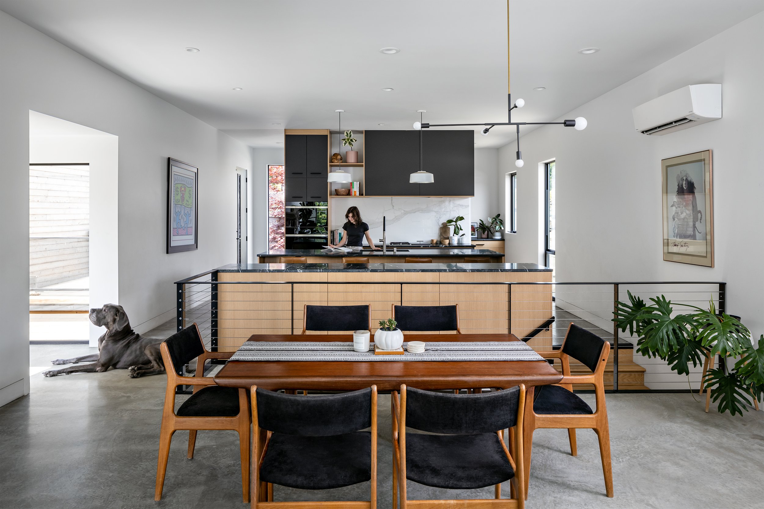 6.6.2025-RENZ-Hoist-Blend-Kitchen-and-Stairs-One-Point-Medium.jpg