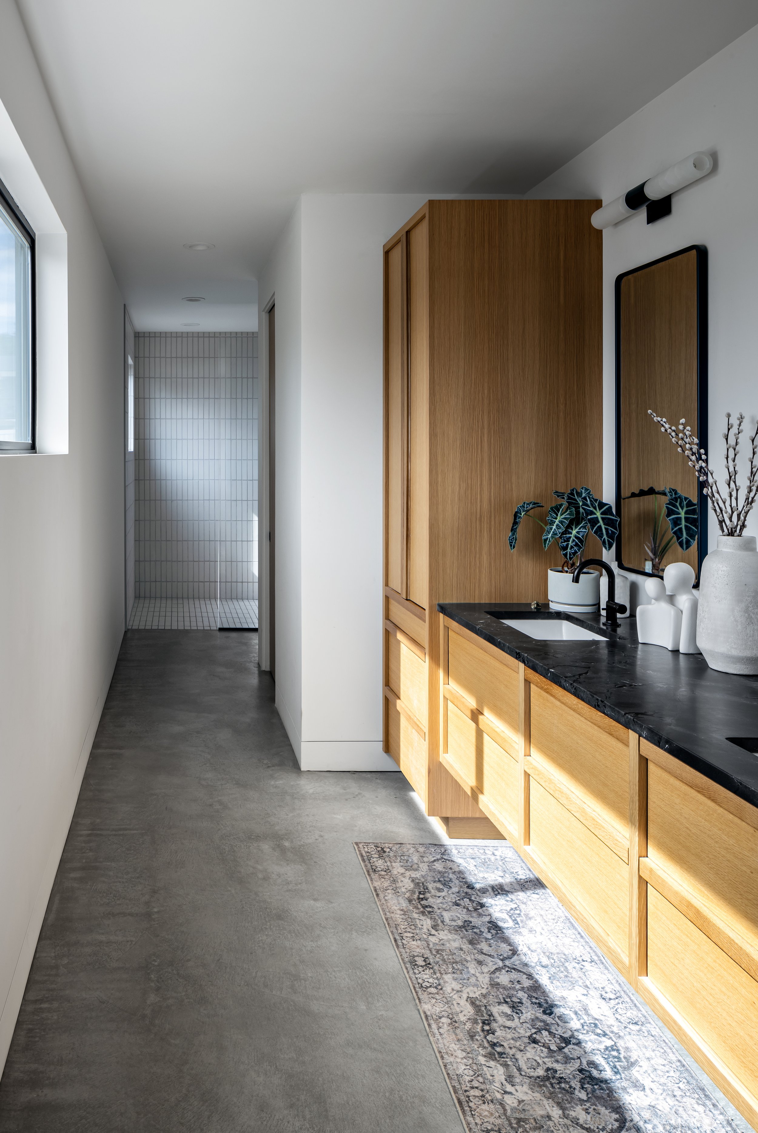 6.6.2025-RENZ-Hoist-Blend-Primary-Bath-Medium.jpg