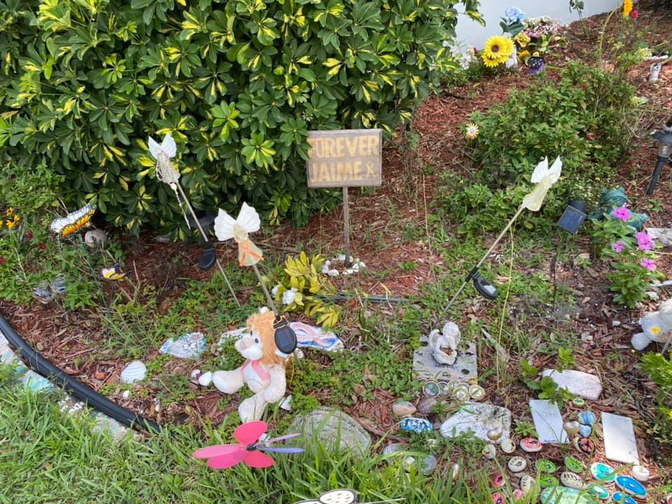 Jaime Guttenberg memorial - Marjory Stoneman Douglas High School, Parkland, Florida.jpeg