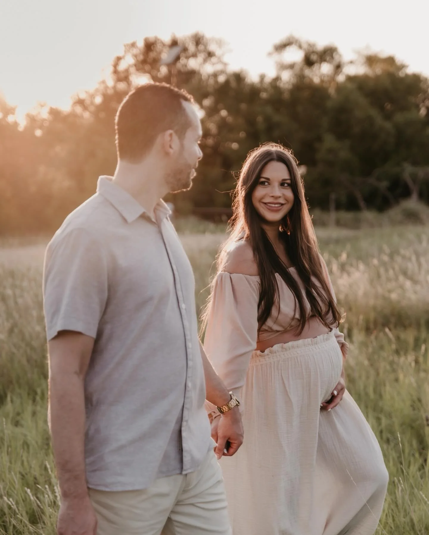I know it&rsquo;s Thursday night, but I just wrapped up editing this maternity session and I can&rsquo;t stop falling in love with these shots!! Summer really is such a beautiful season. ☀️

#MaternityPhotography #SummerPregnancy #MomToBe #MaternityS