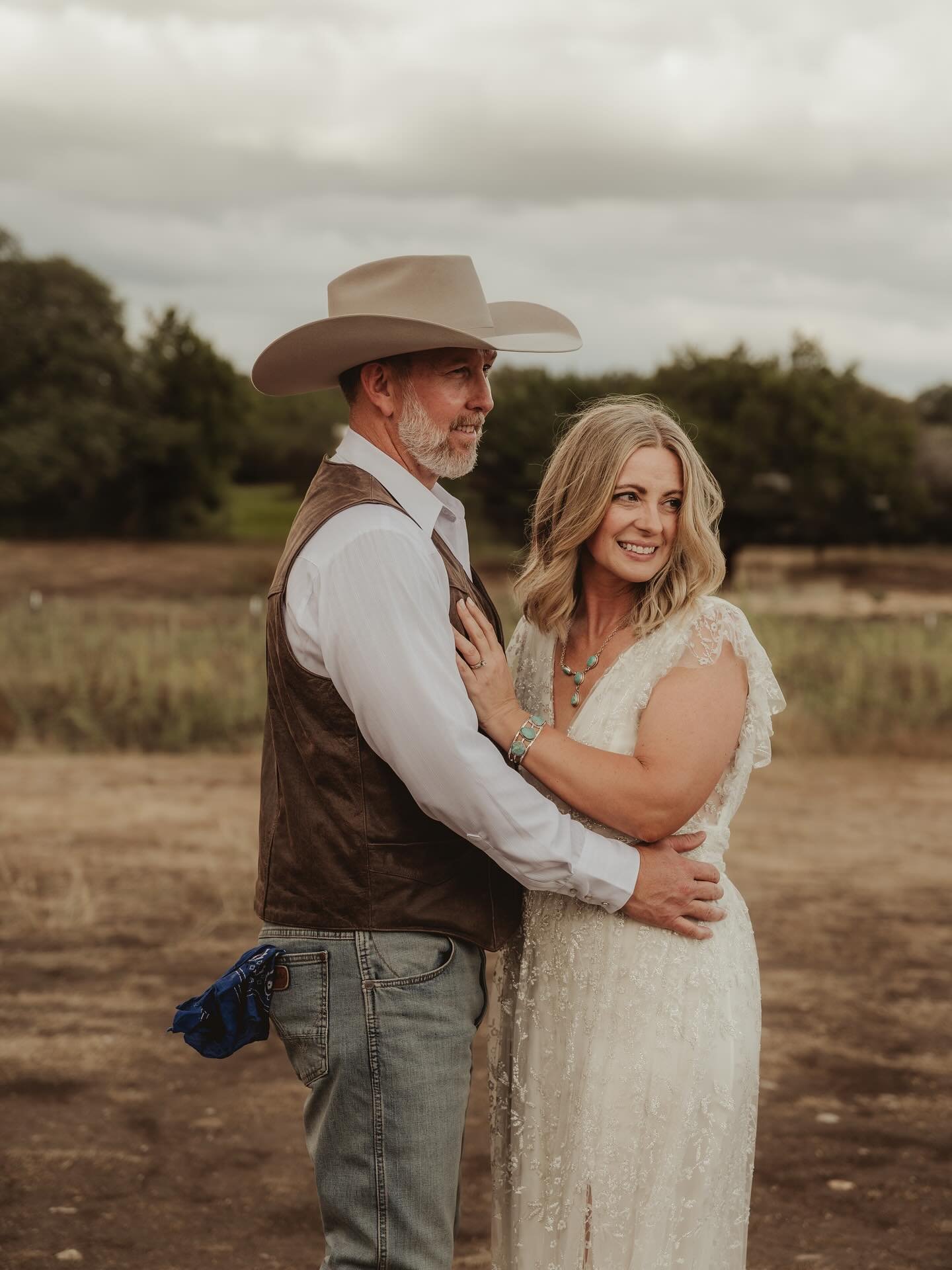 The sweetest vow renewal for Tina &amp; Chris. ✨

#couplesphotographer #vowrenewal 
#photographer #texasweddingphotographer 
#love #weddingphotos 
#atxweddings 
#atxweddingphotographer #love #authenticlovemag #atxphotographer #atx 
#dirtybootsandmess