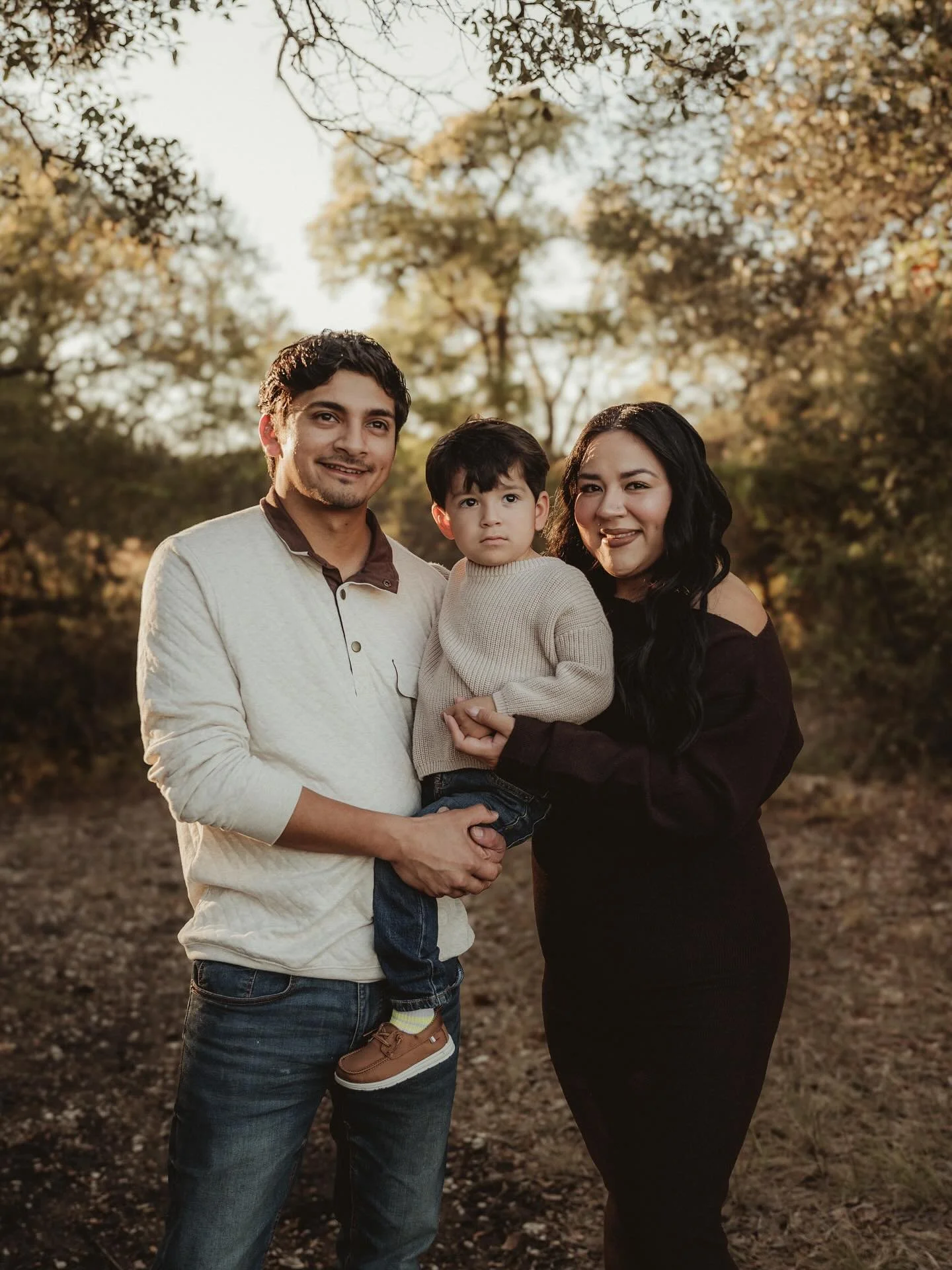 October, you were magic! 🍂 The light, the colors, the families! All of it reminded me why I love doing what I do. Here&rsquo;s to the moments that warm our hearts long after the leaves fall.

#atxphotographer #atxfamily #atxfamilyphotographer #lifes