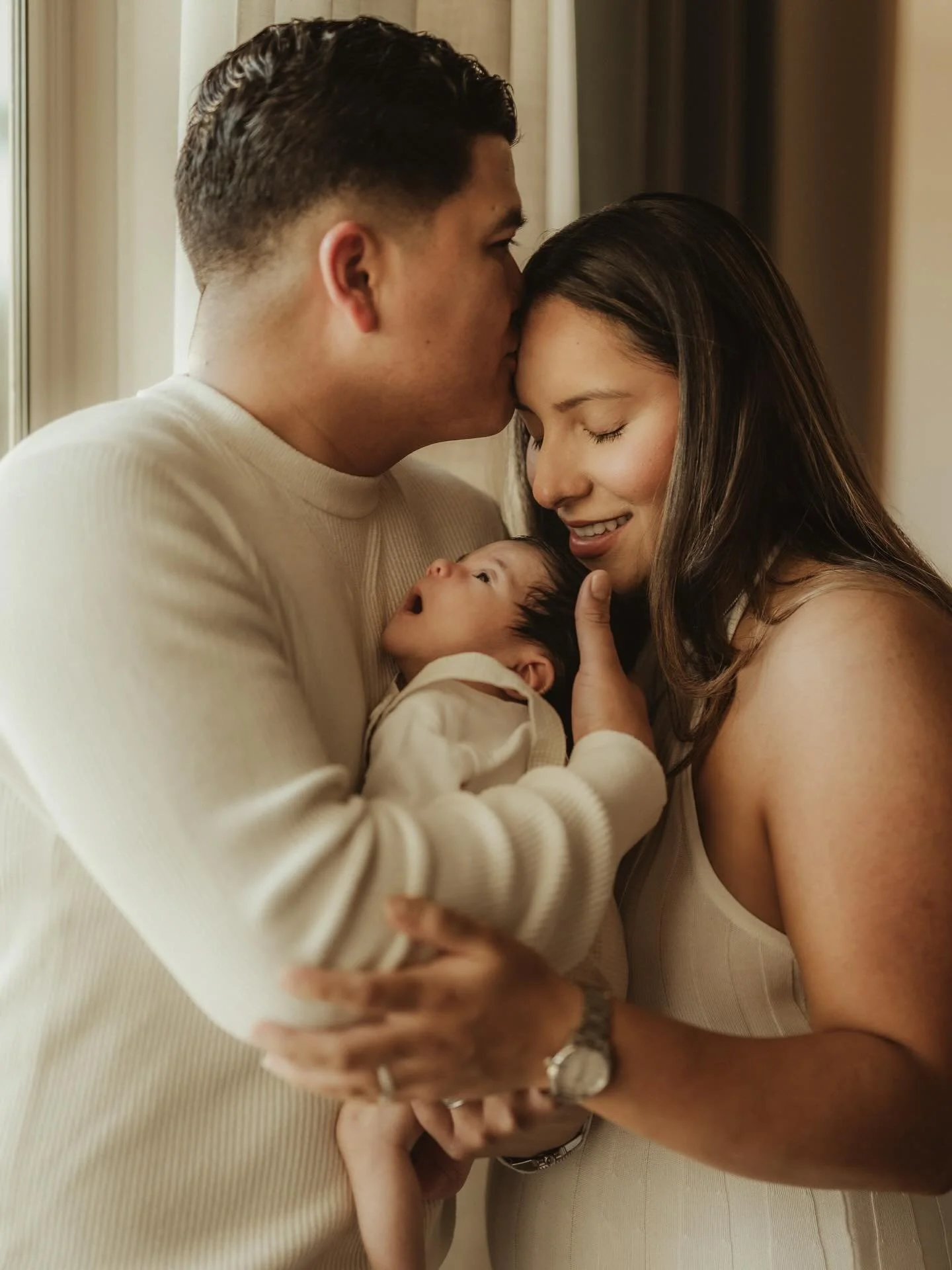 Some sessions just hit different like, how am I supposed to pick a first slide when every photo feels special on its own?

This is why I love what I do. Real moments, real connection, real people who forget the camera and just are. I just hope that w