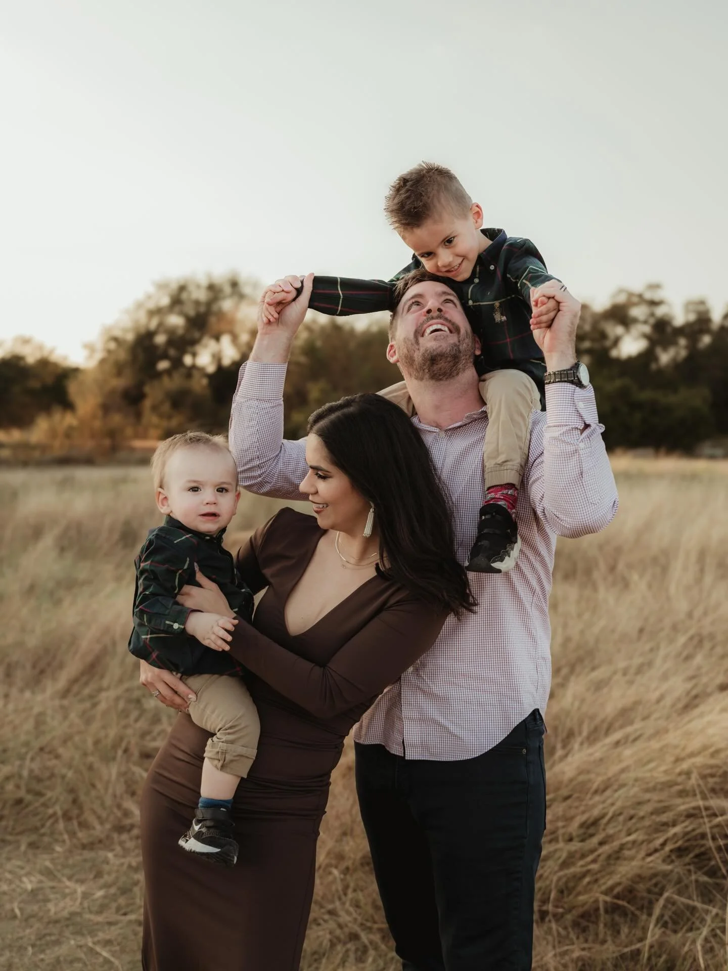 One of my favorite families this season. ✨

#atxphotographer #austinphotographer #atxfamilyphotographer #familyphotographer #austinfamilyphotographer #atxmom #atxlife #austinmoms #familyphotoshoot #familyphotography #atxportraitphotographer #austinpo