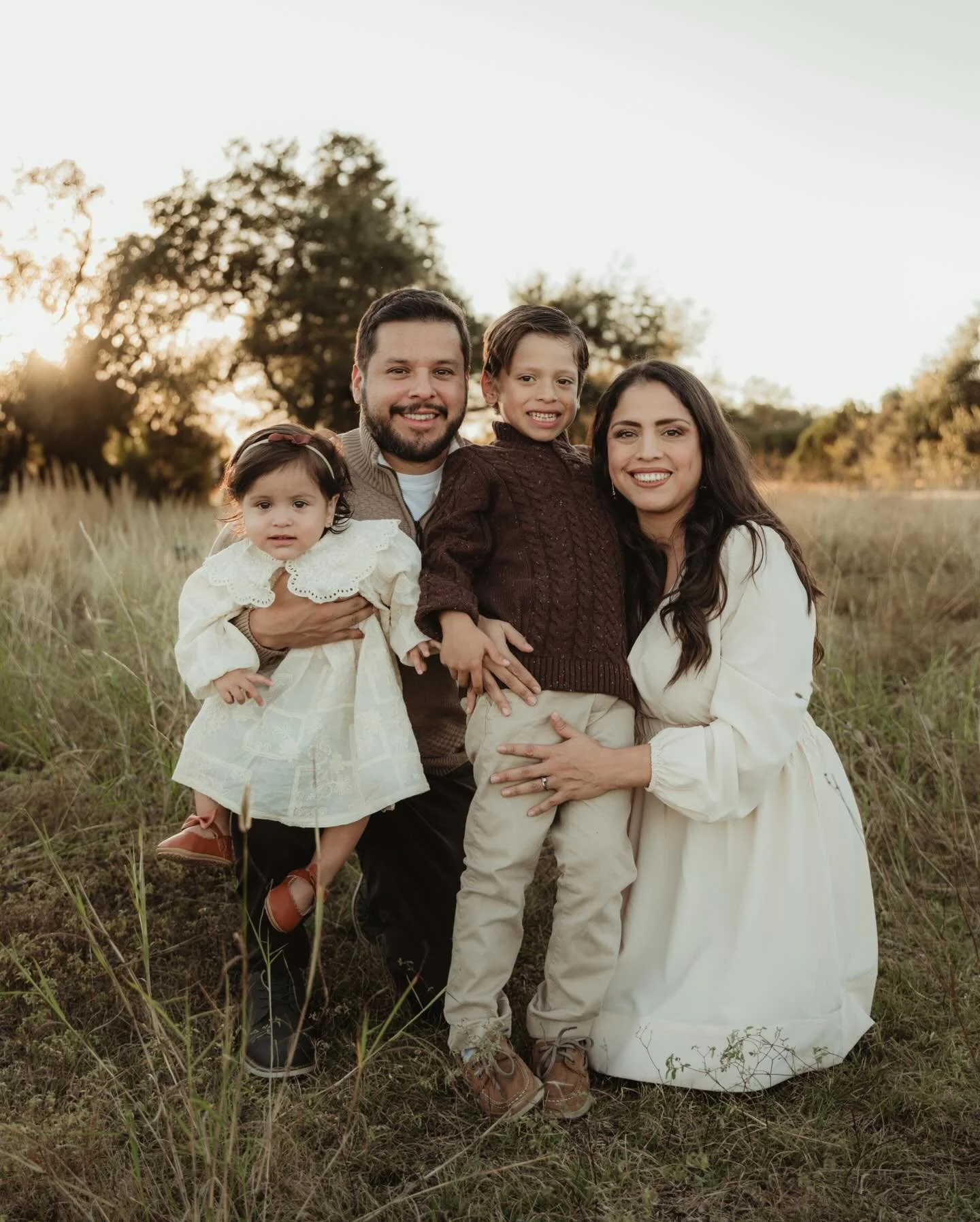 Lo m&aacute;s bonito de mi carrera es ver a sus peques crecer en cada sesi&oacute;n. 🥹💛

Gracias @janetpaolar por confiar en mi trabajo estos a&ntilde;os! 🇵🇪✨

#atxfamilyphotographer #atxfamilyphotography #atxkidsphotographer #atx #texasfamilypho
