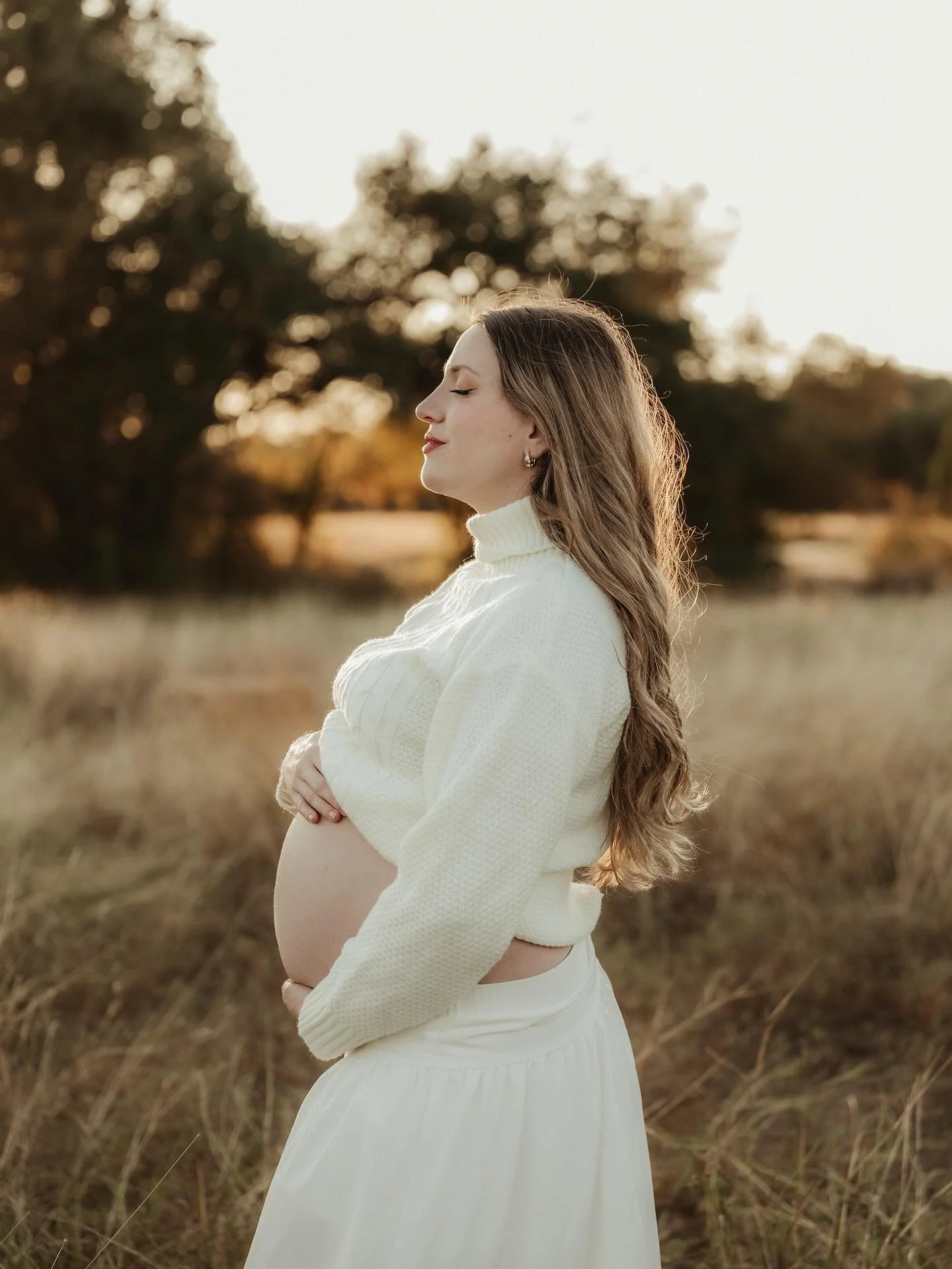 ✨ This is your reminder ✨

if you&rsquo;re around 20 weeks, it&rsquo;s time to plan your maternity photos.

Not because of the pictures 
but because this season won&rsquo;t wait.

Your body is changing quietly,
your baby is growing daily,
and one day