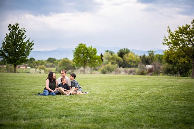 Family Chat
#lifebythemountains #familysnuggle
.
.
.
#coloradofamilyphotography 
#familyphotography 
#familyphotographer #denverphotography 
#boulderphotography
#denverfamilyphotography
#boulderfamilyphotography
#alisoncogswellphotography
#playsmilec