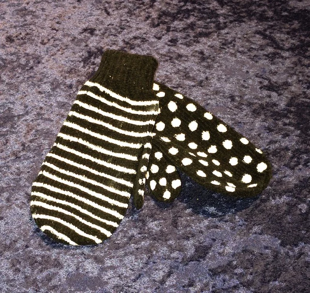 Hand painted child's wool mittens