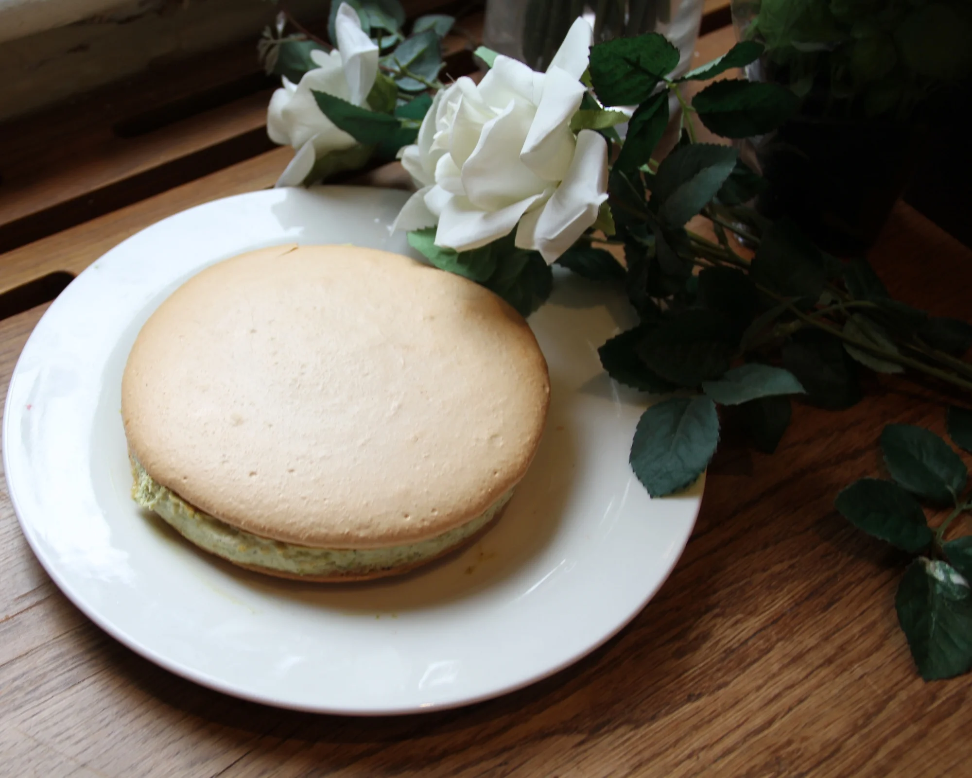 Pistachio_macaron.jpg