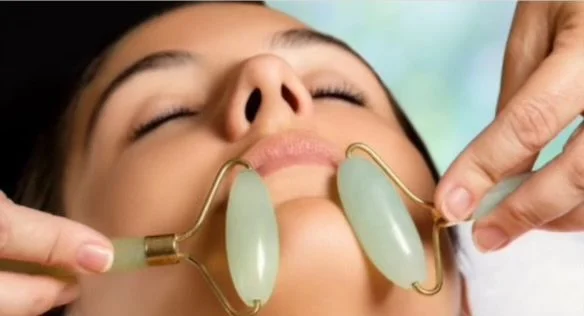 Facial Acupuncture: A Natural Alternative to Botox and Fillers