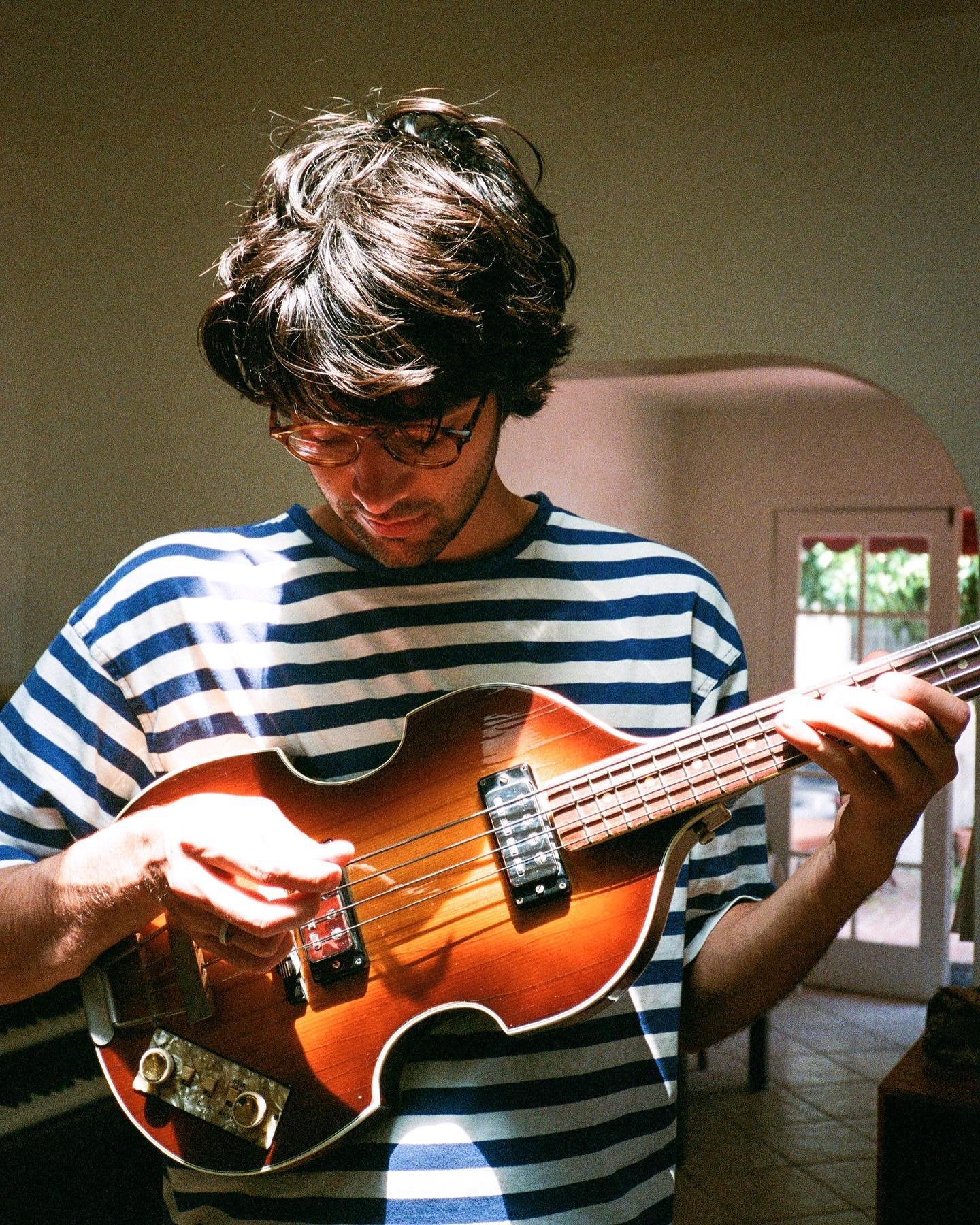 playing some shows these next few days

friday 6/23 playing duo with @maya.abee at @clubteegee early show, we on at 7p!!

monday 6/26 playing bass in the @nat___sh trio at @residentdtla doors at 7p

peace love musique
