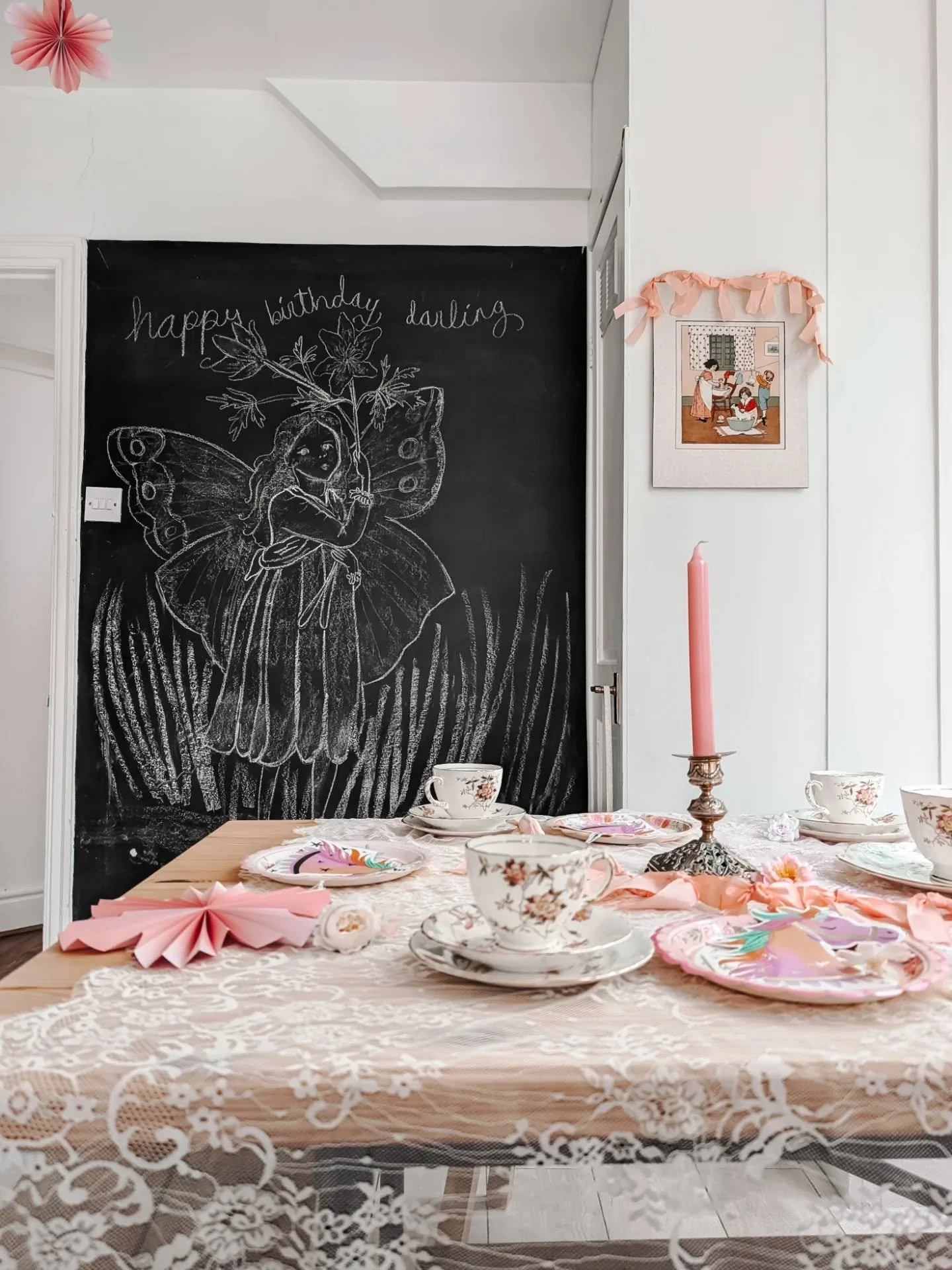 Marlow Autumns sweet birthday set up for six years old, with my grandma's old (and very beautiful!) teapot!
She had such a lovely birthday week - I hope she felt special because she sure deserves it. 
Last night I went into their room when her baby s