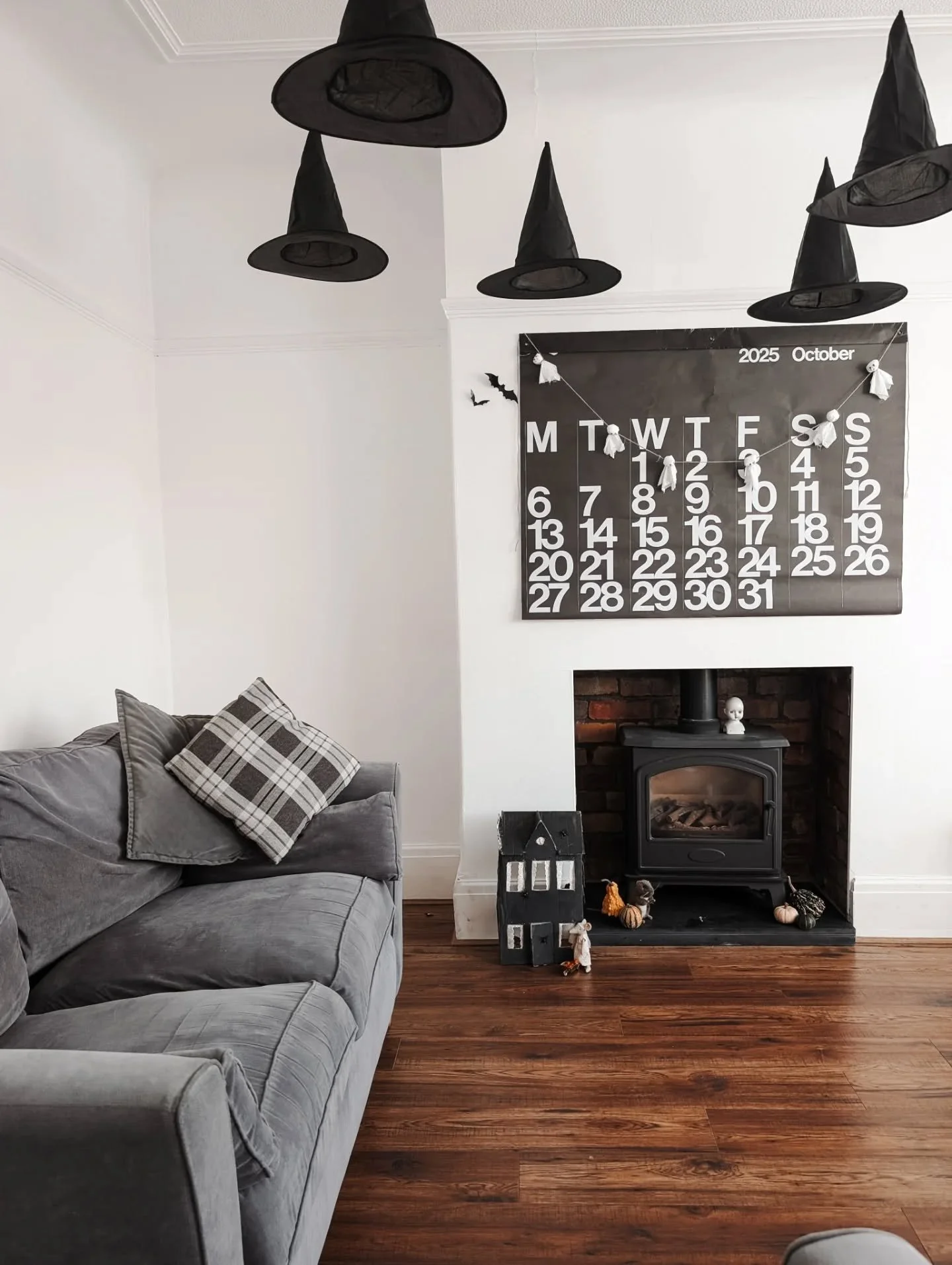 Not quite sure when I'm going to be ready to change this up for a less halloweeny look... but it isnt this week.
I feel like since I've had children we tend to rush from one celebration or season onto the next, so just going to slow things down a lit