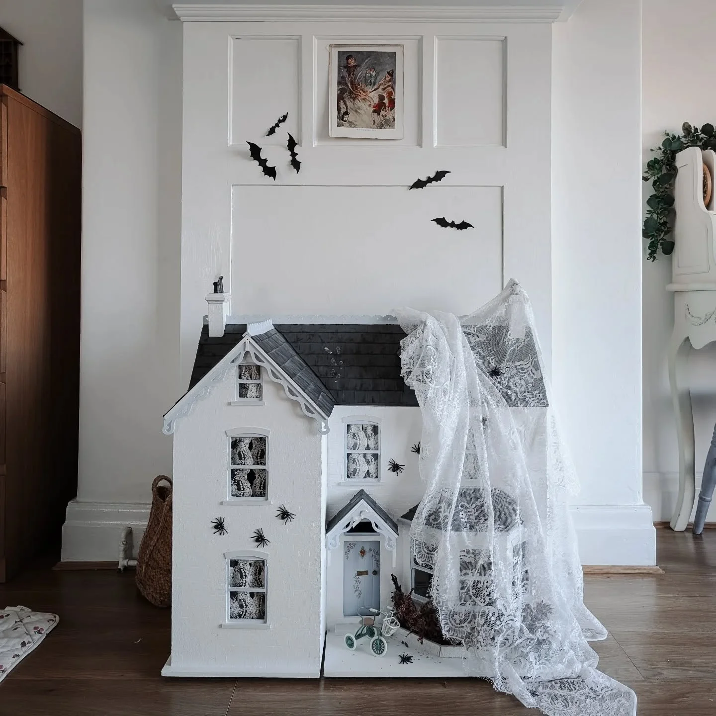 This week I did something crazy and this room now has significantly more colour than it did at the start of the week. 
I'm a very beige person (as we all know) 😅.... So this is well out of my comfort zone and my heart isn't set on the change yet - I