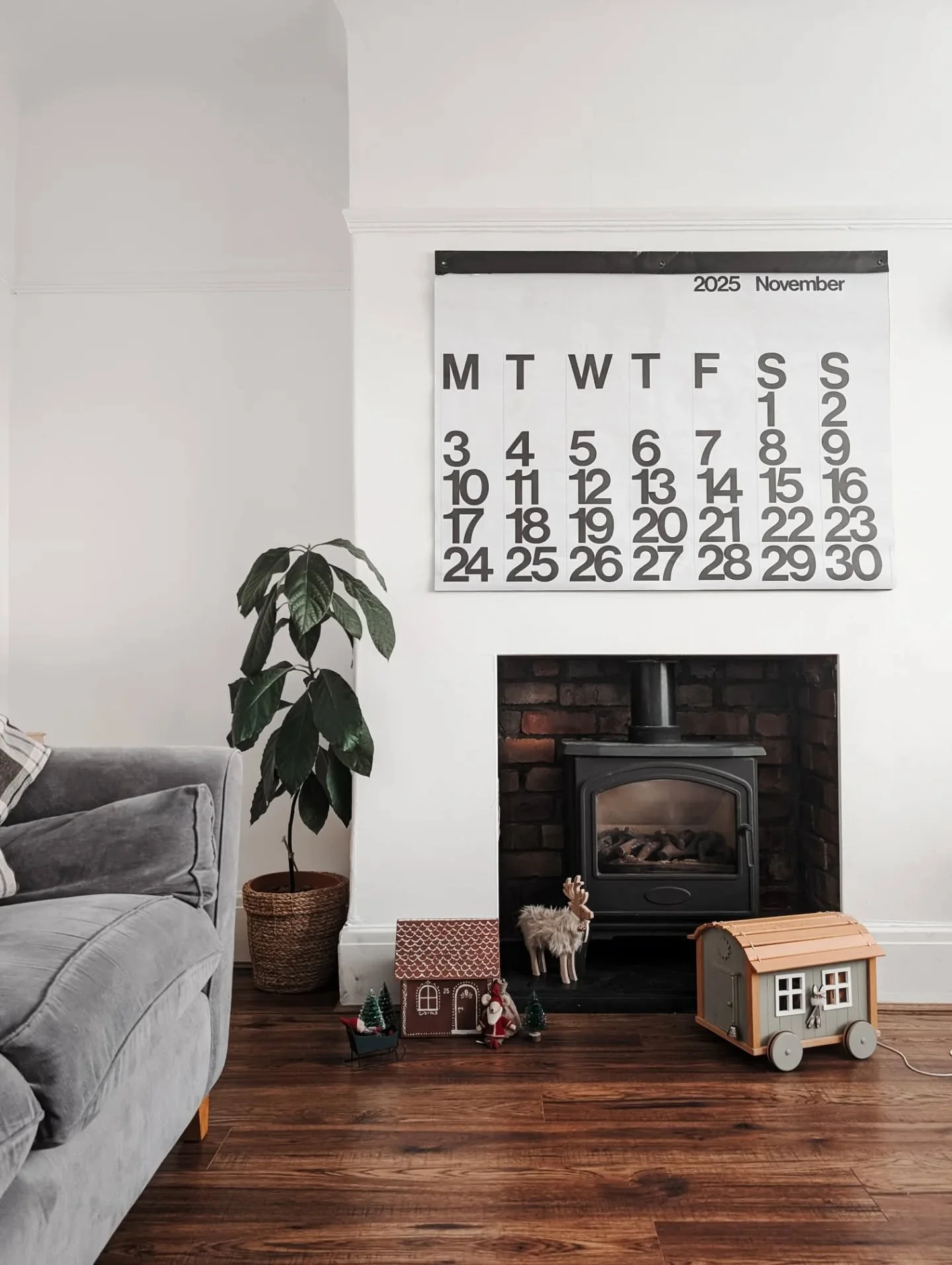 November is almost all wrapped up... and I finally opened up the Christmas boxes.
Meanwhile whilst I was decorating the girls room, these guys came to life in the living room and had a Christmas tea party to plan the upcoming festivities.
&bull;
Luck