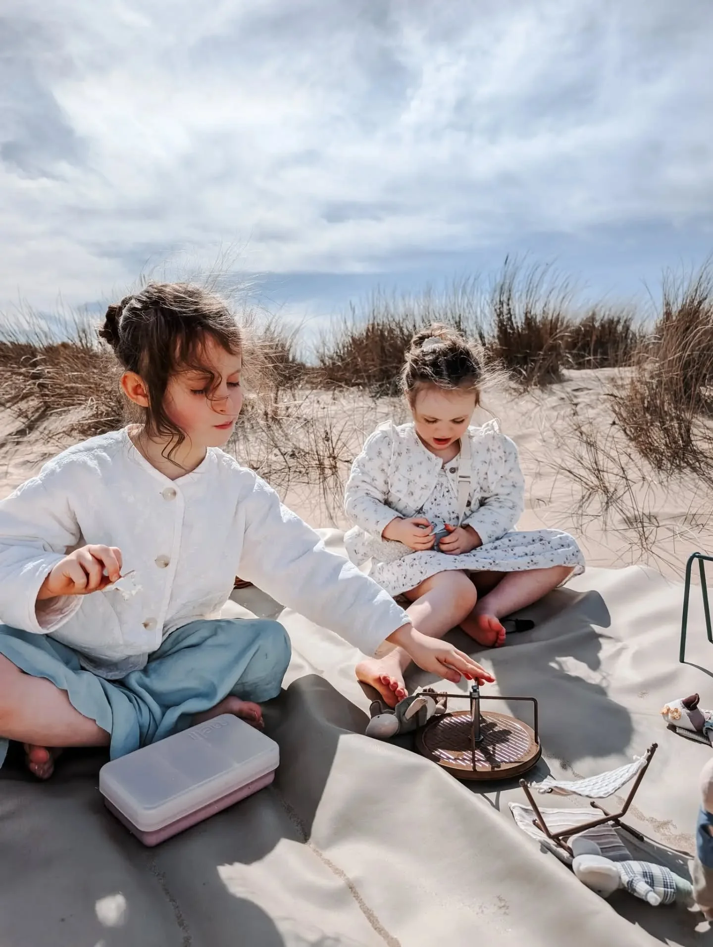 Playing in the sand with our @rugaroo.au mob.
Our favourite #ecofriendlytoys
Captured their joy and imaginations. 
#montessoriinspired #sustainabletoys
